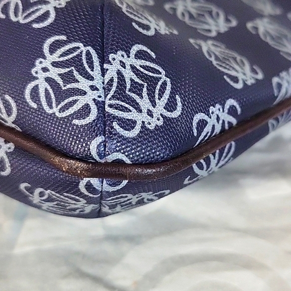 Loewe Vintage Anagram Crossbody Bag PVC Leather - Picture 6 of 16